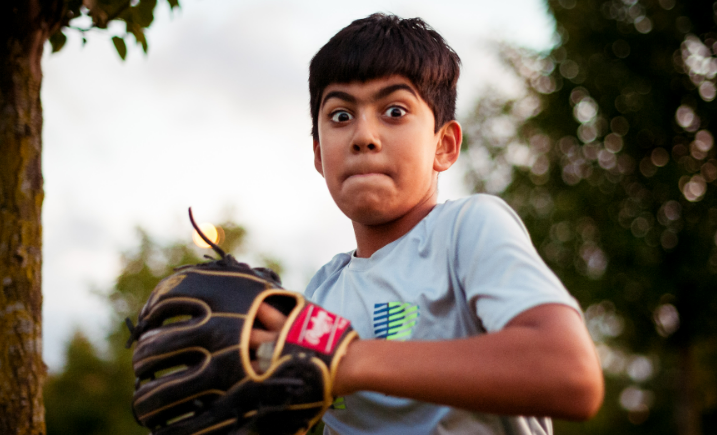 Baseball mitt for 8 year clearance old boy