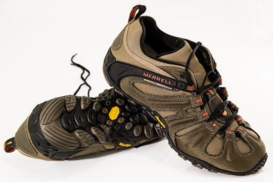 Best Hiking Shoes for Flat Feet: A Comprehensive Guide - Maves Apparel