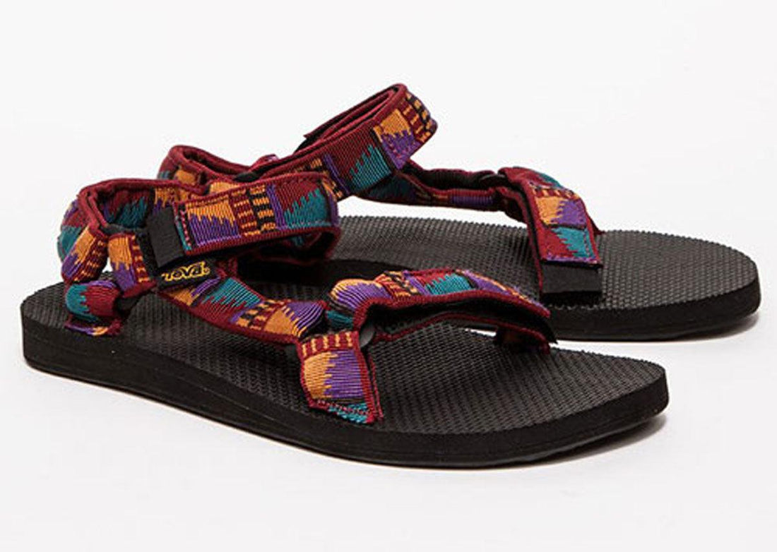 Can you wear sandals to an interview? - Maves Apparel